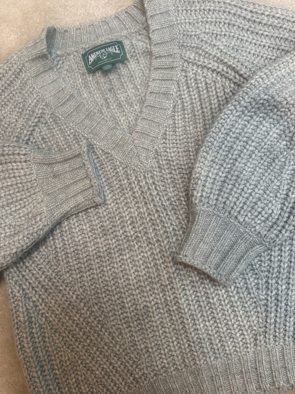 American Eagle Outfitters Women’s Sz M Olive/Grayish Hue Chunky V-Neck Sweater